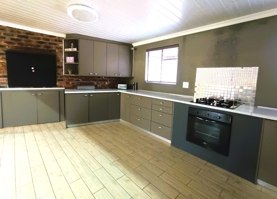 4 Bedroom Property for Sale in Langenhovenpark Free State